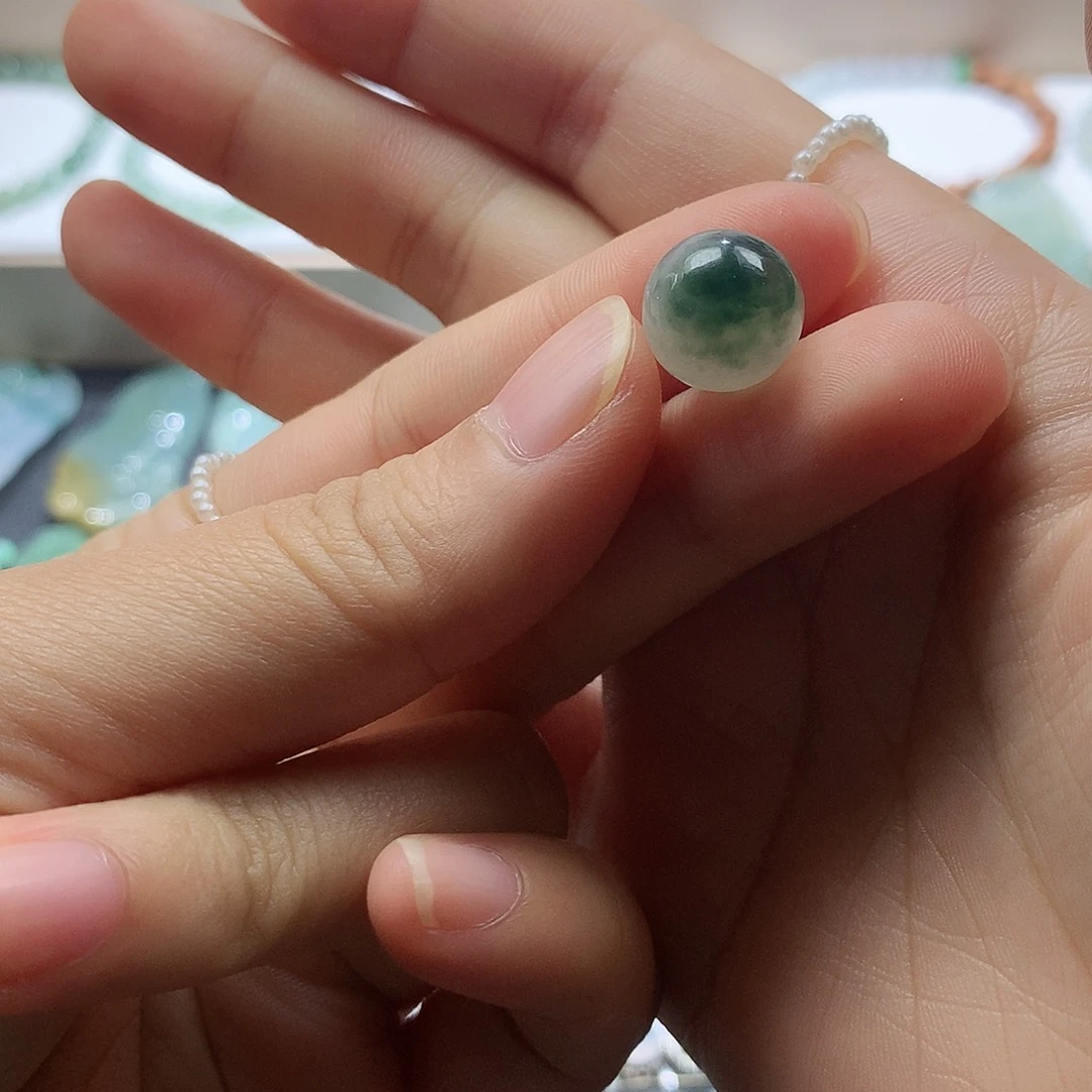 翡翠未镶嵌颈饰珠子