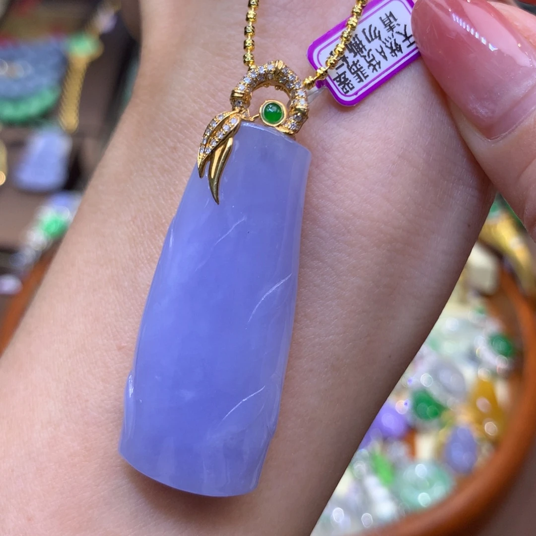 翡翠18K金镶嵌颈饰