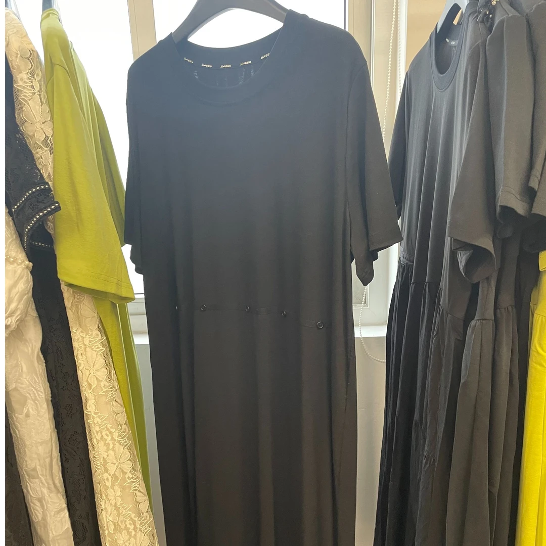 晶咕白标腰间排扣U领短袖连衣裙