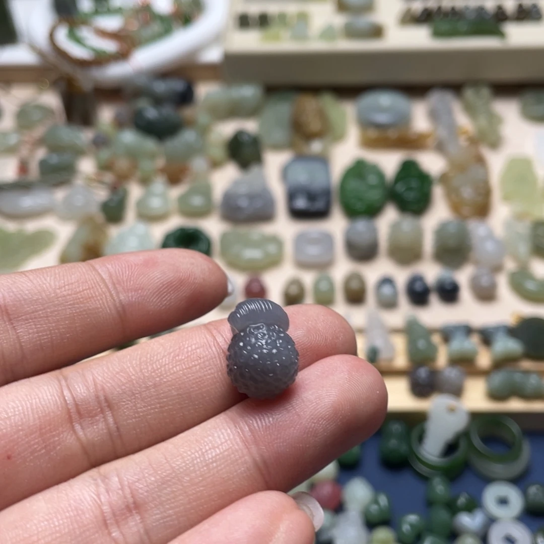 人***制和田玉未镶嵌颈饰