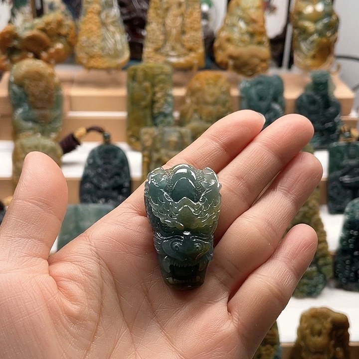 翡翠颈饰未镶嵌?****天然翡翠A货龙头