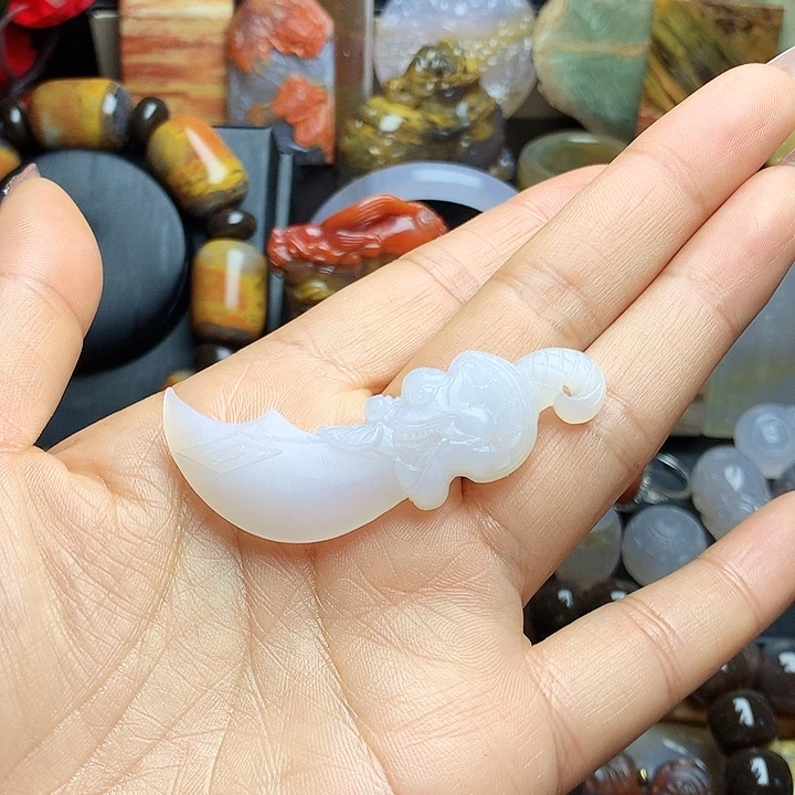 硅化玉未镶嵌吊坠(不含链)玉雕宝刀