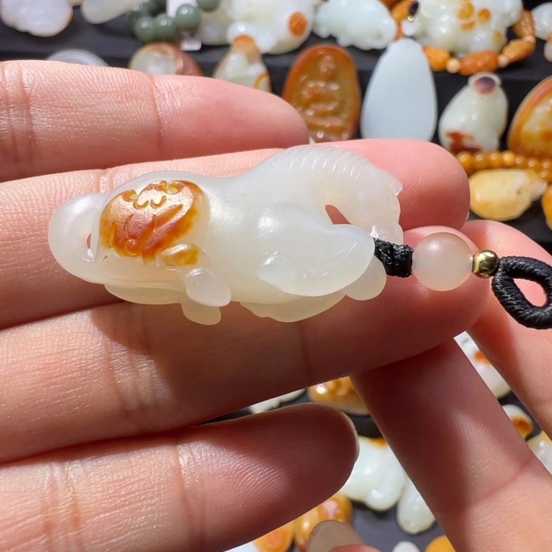 和田玉未镶嵌颈饰爱***澡