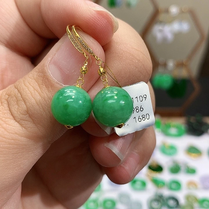 18K金镶嵌翡翠耳饰天然翡翠耳饰