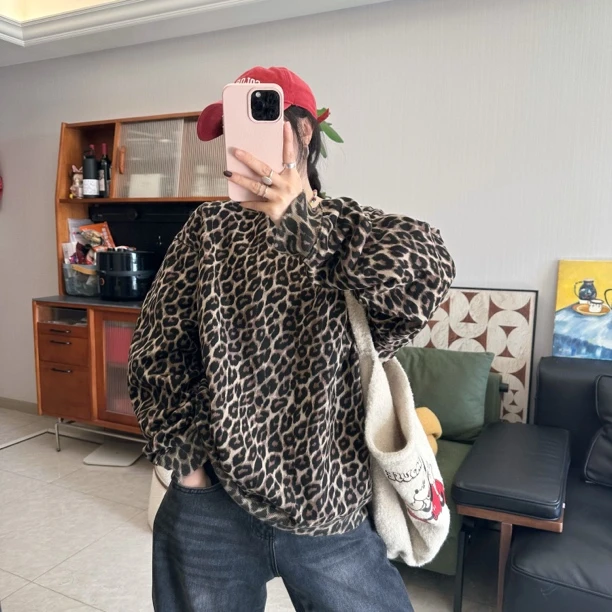 qiqi/琦琦推荐 韩版宽松豹纹印花圆领加绒加厚慵懒风休闲卫衣女