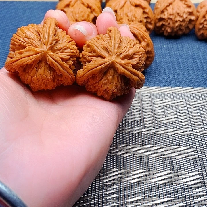 用***7文玩核桃吊坠三棱