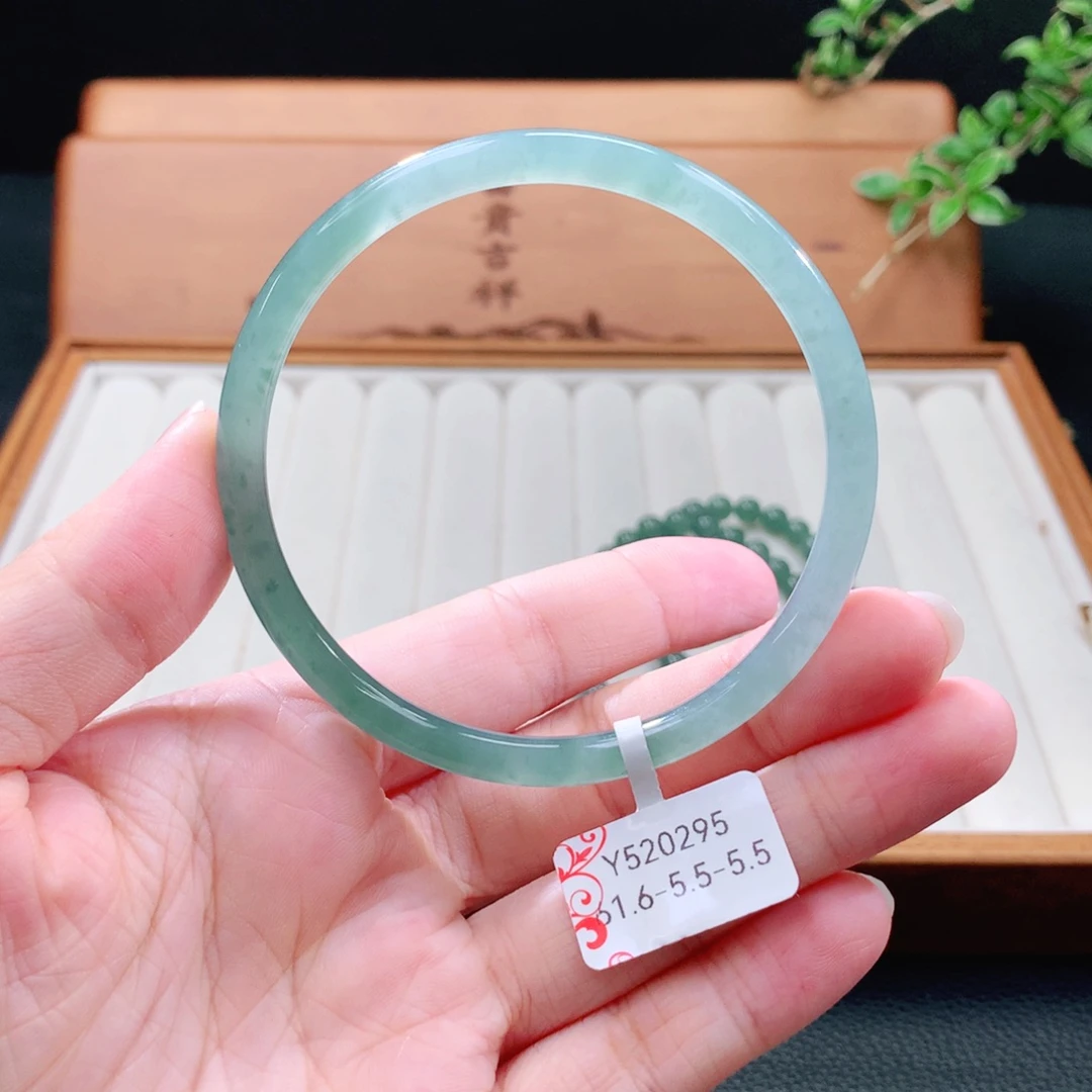 未镶嵌手镯（圆镯）翡翠