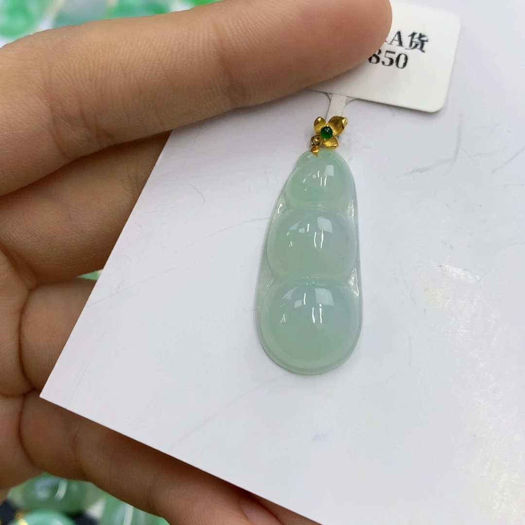 翡翠18K金镶嵌颈饰翡翠