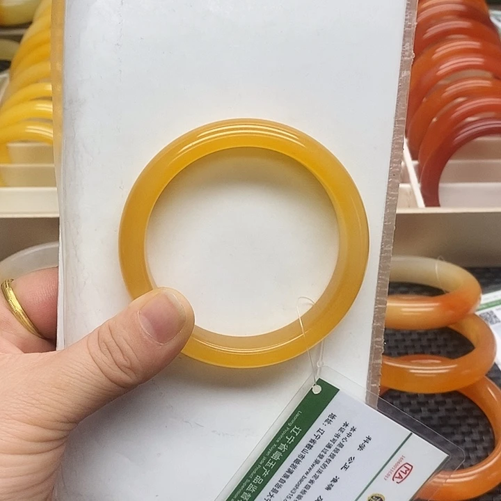 然***石英质玉（黄龙玉）未镶嵌手镯