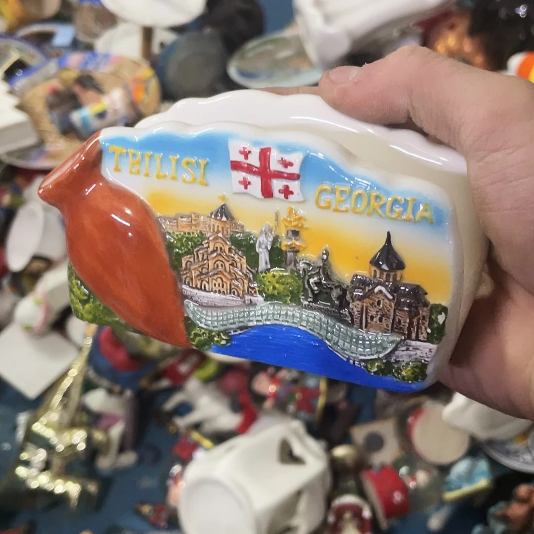 摆件   磕碰。 封釉。    