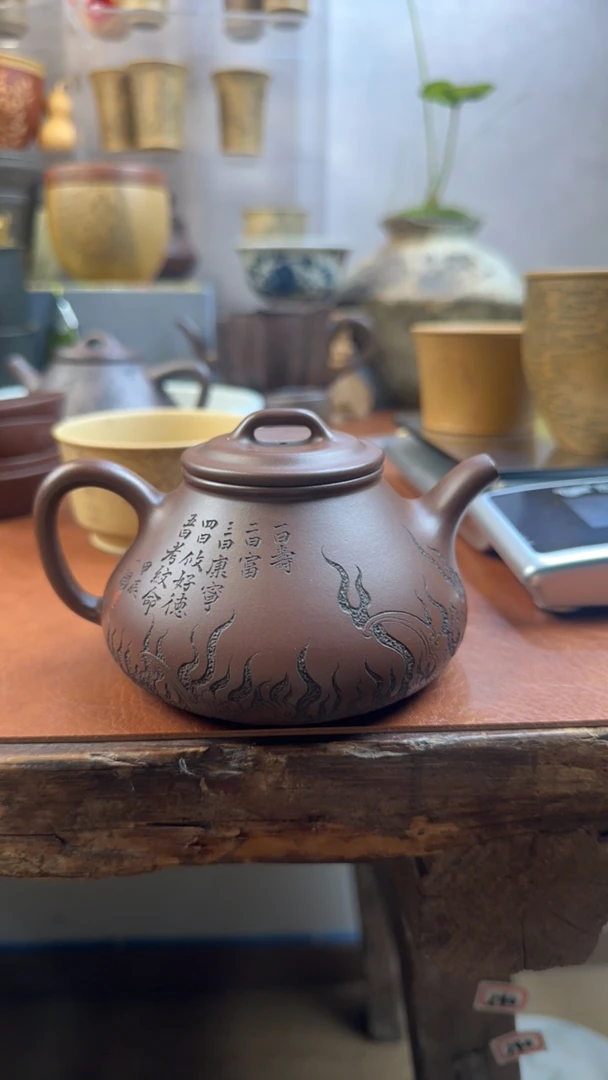 紫砂精品刻绘茶壶