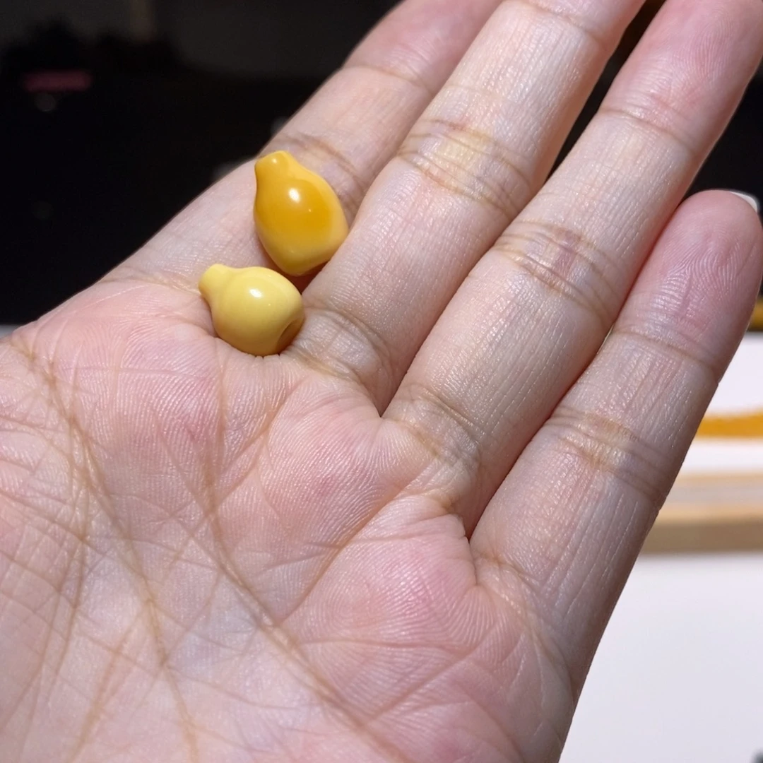 吊坠(不含链)未镶嵌石英质玉（缅黄）两个一起
