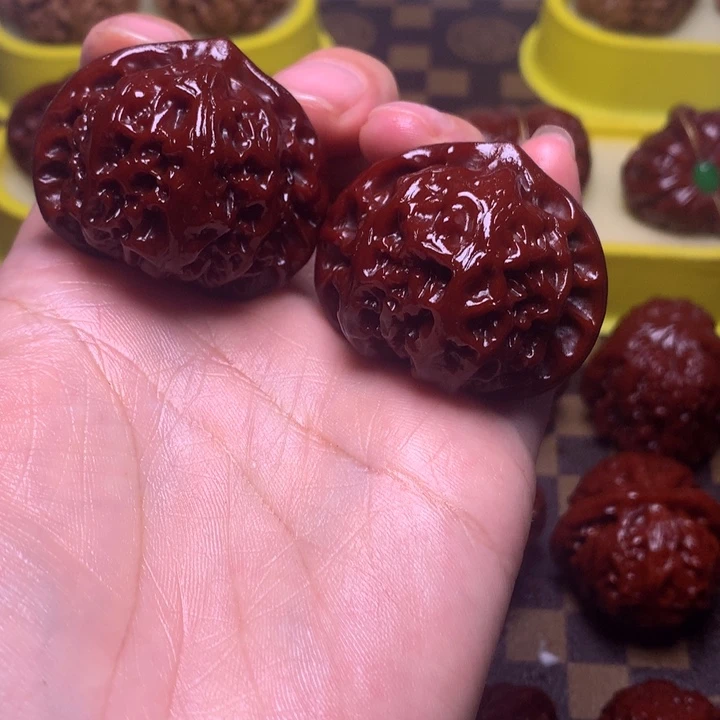 文玩核桃把件宫灯