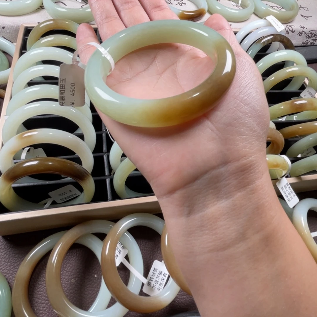 和田玉未镶嵌手镯