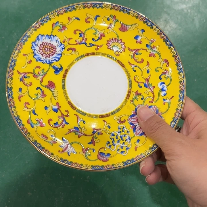 赞***英搪瓷瑕疵黄色珐琅彩碟子一个