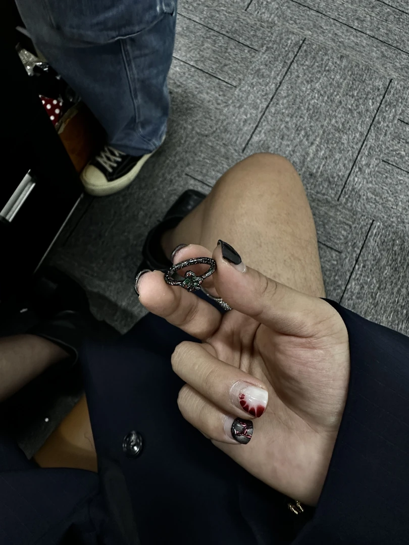 合金戒指 【涅槃 恶魔梅花 戒指】黑色梅花绿橙锆戒指风发字嘻哈潮