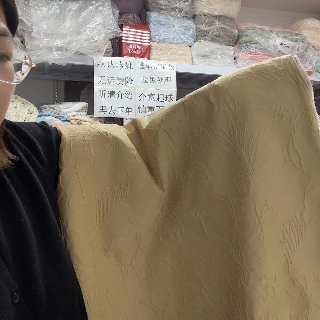 棉棕黄色浮雕工艺床单