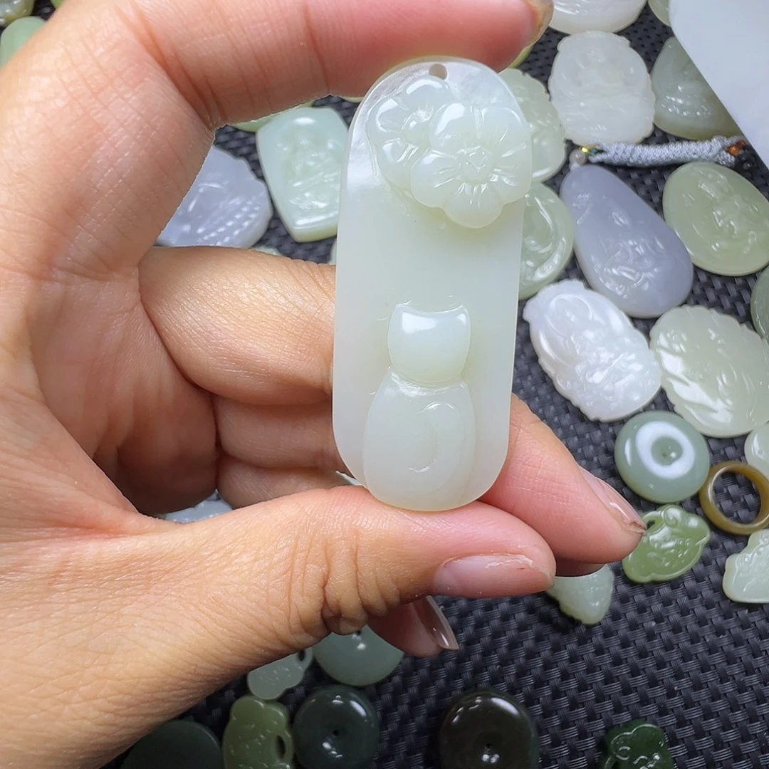 和田玉未镶嵌吊坠(赠链)卡51.9