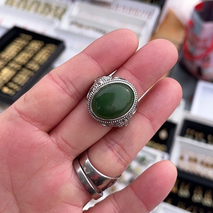 和田玉吊坠未镶嵌若隐若现戒指不退不换