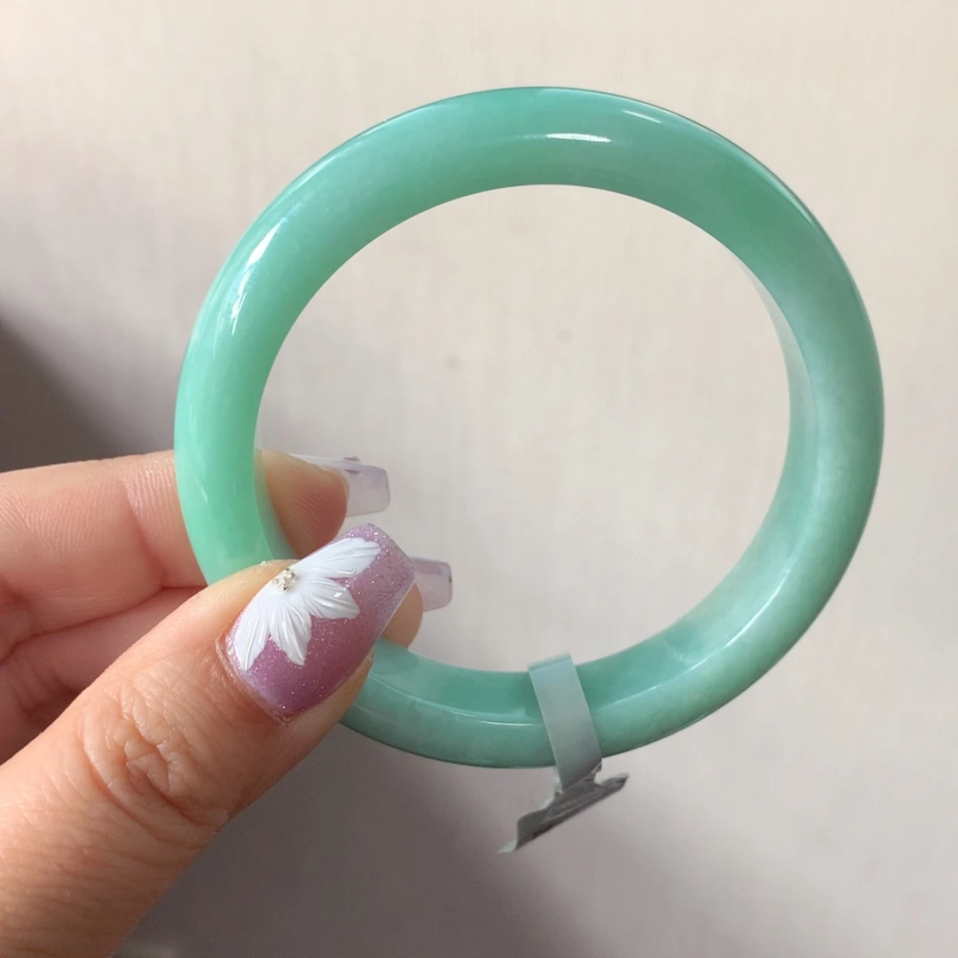 翡翠手镯未镶嵌缅甸