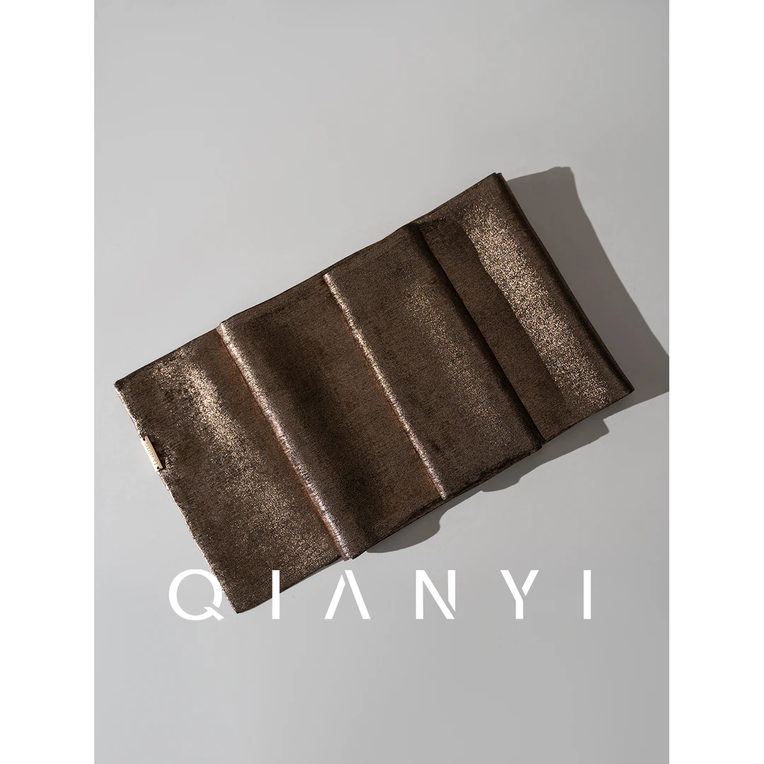 纤屹2025新款气质轻奢高级感琥珀鎏金流光风休闲百搭品质女款围巾