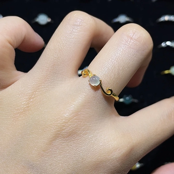 翡翠未镶嵌颈饰戒指