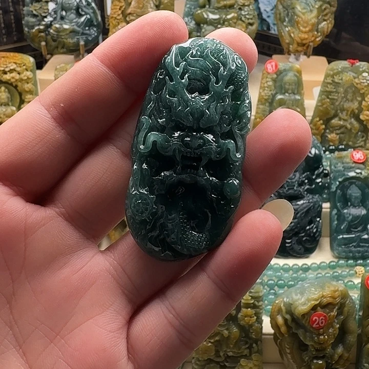 翡翠未镶嵌颈饰龙牌