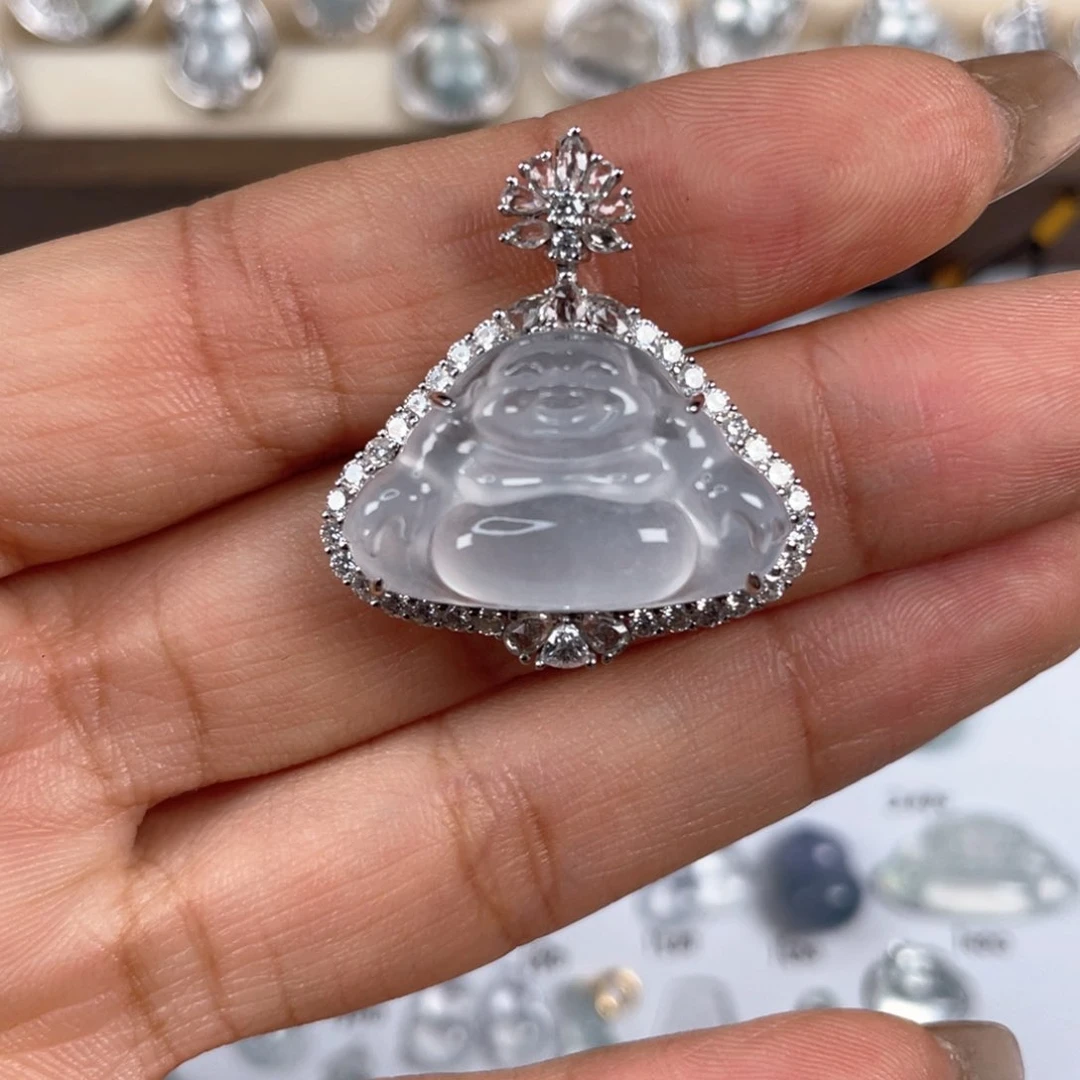 颈饰18K金镶嵌翡翠