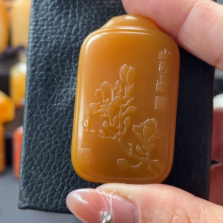 石英质玉（黄龙玉）合金颈饰