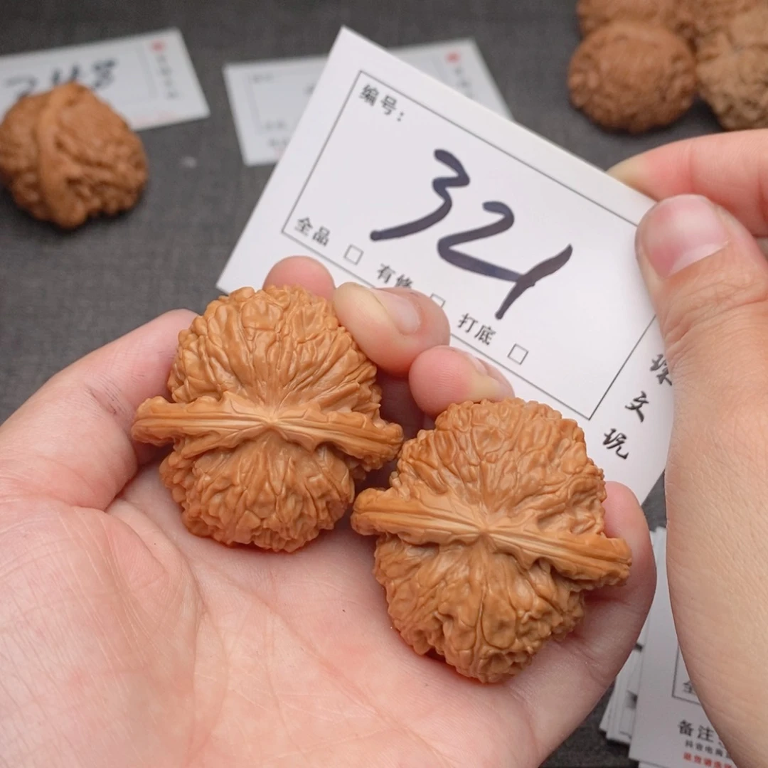 文玩核桃吊坠43白狮子321