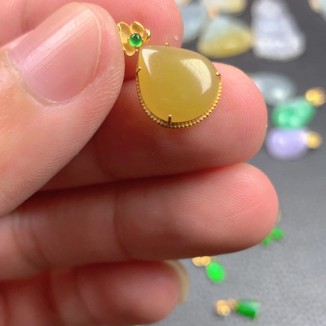 【闪购商品】颈饰18K金镶嵌翡翠翡翠