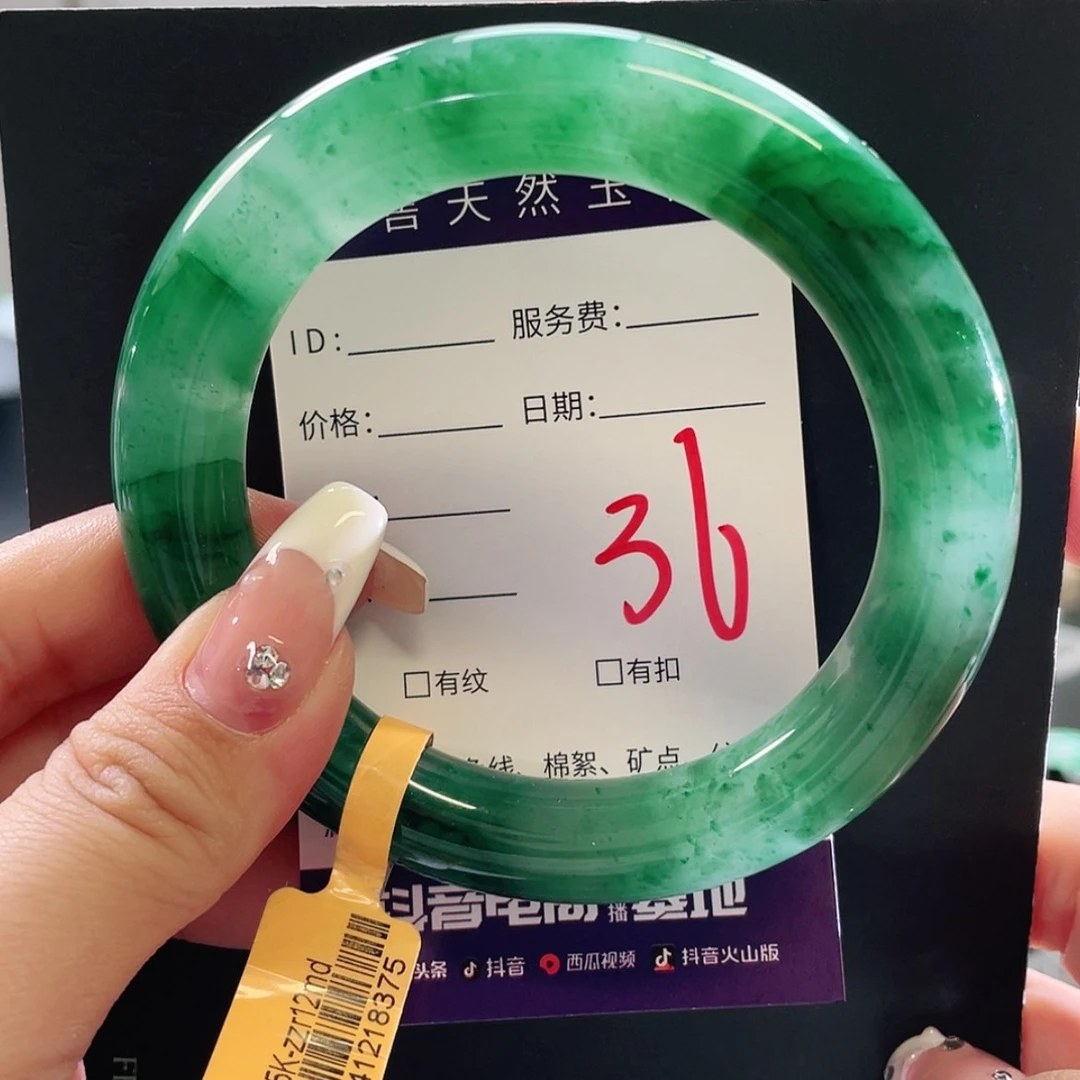 【闪购商品】未镶嵌手镯石英质玉