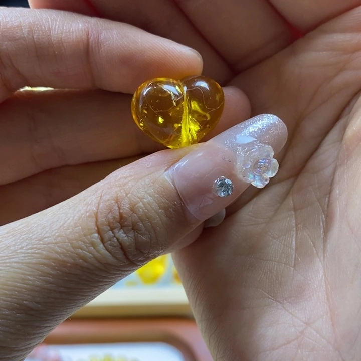 未镶嵌蜜蜡裸石微瑕，小划痕