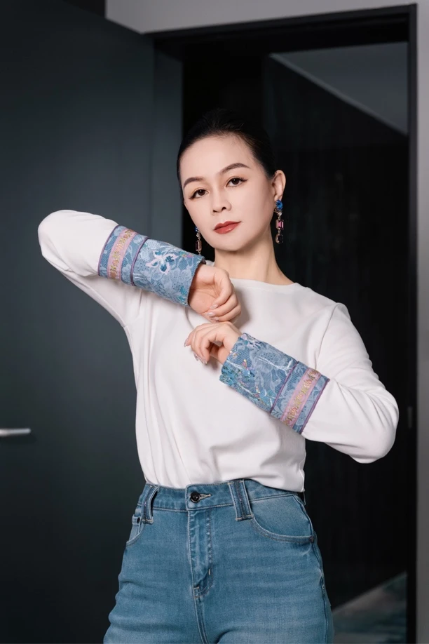 Guixia·M -【花影如幻】新中式重工袖口拼接刺绣钉珠长袖打底白T恤