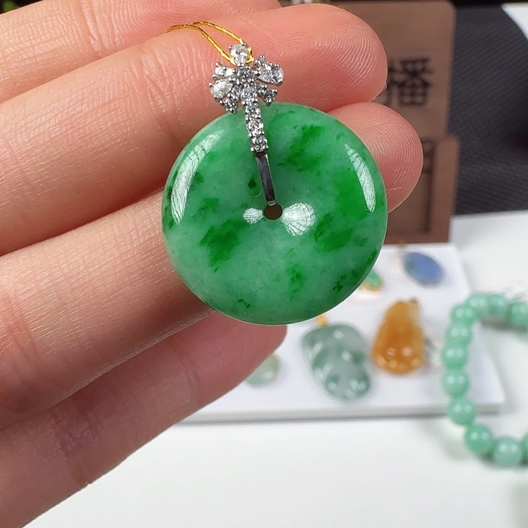 翡翠18K金镶嵌颈饰