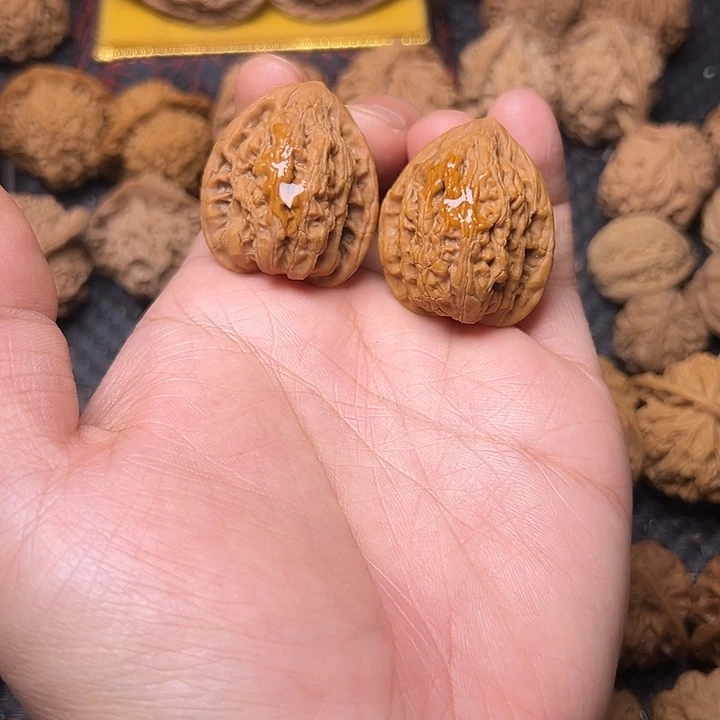 文玩核桃吊坠野生小虎头