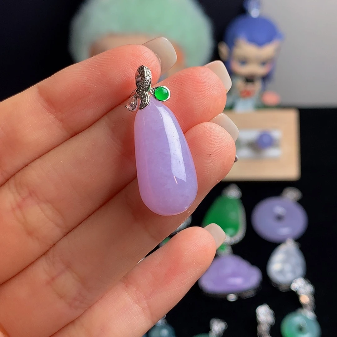 颈饰18K金镶嵌翡翠