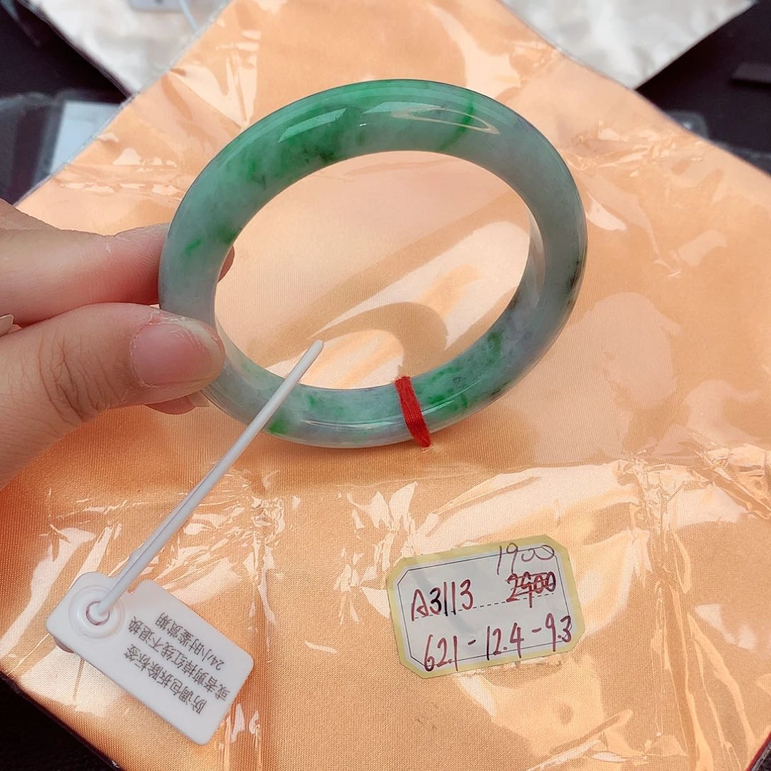 翡翠手镯未镶嵌壮**妈天然缅甸翡翠A货