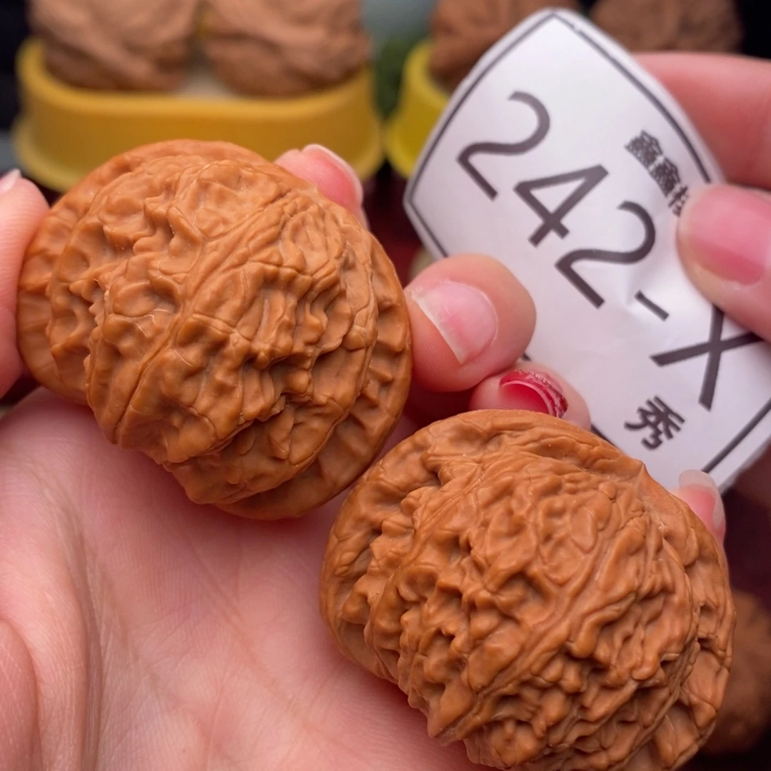 把件桃核白狮子43……