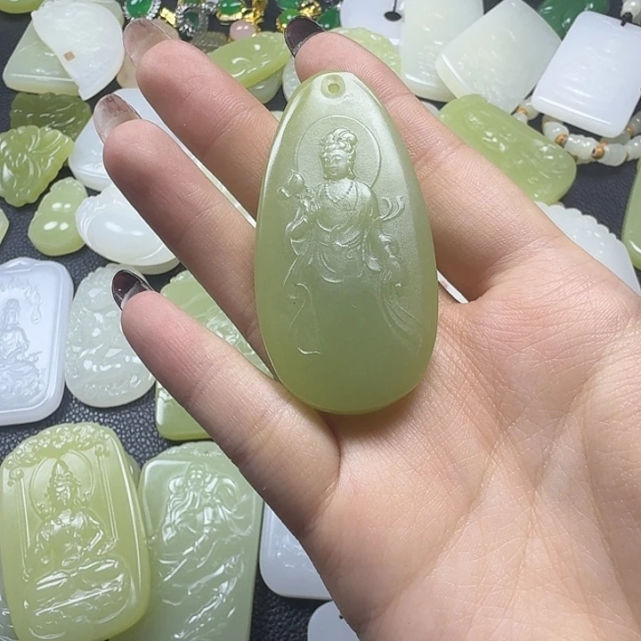 石英质玉未镶嵌颈饰