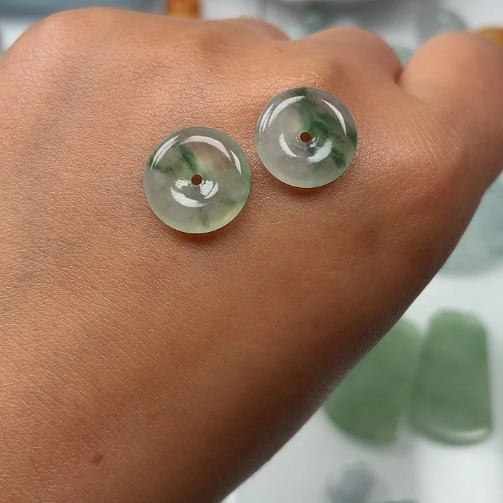 耿****翡翠未镶嵌颈饰纯天纯