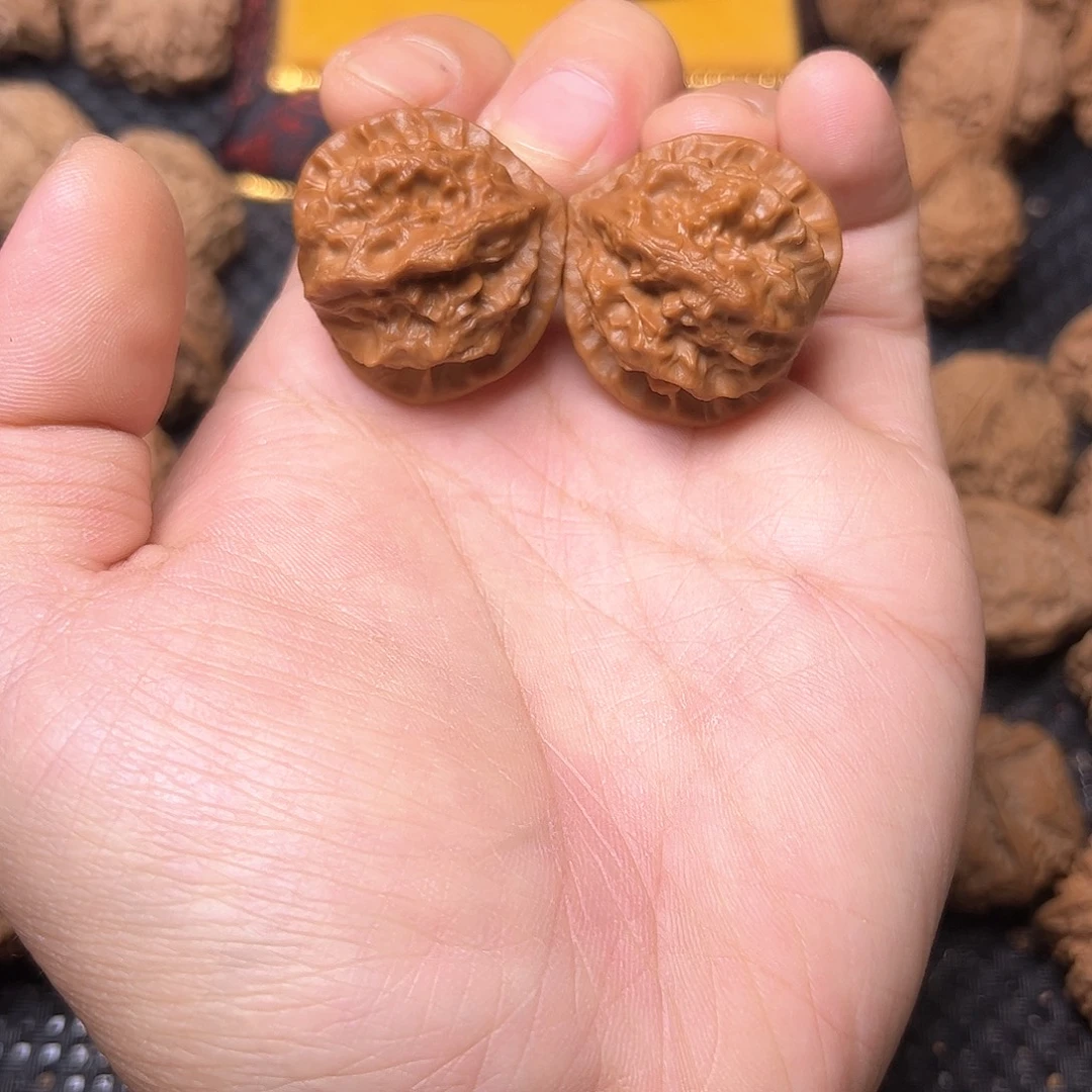 文玩核桃吊坠蝴蝶