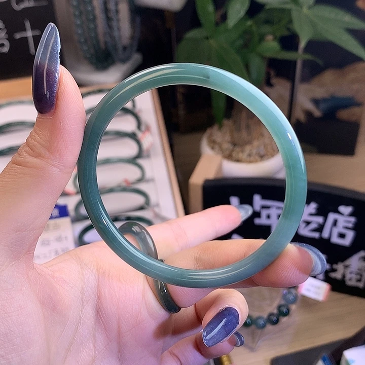 翡翠手镯未镶嵌斑**视56圈口