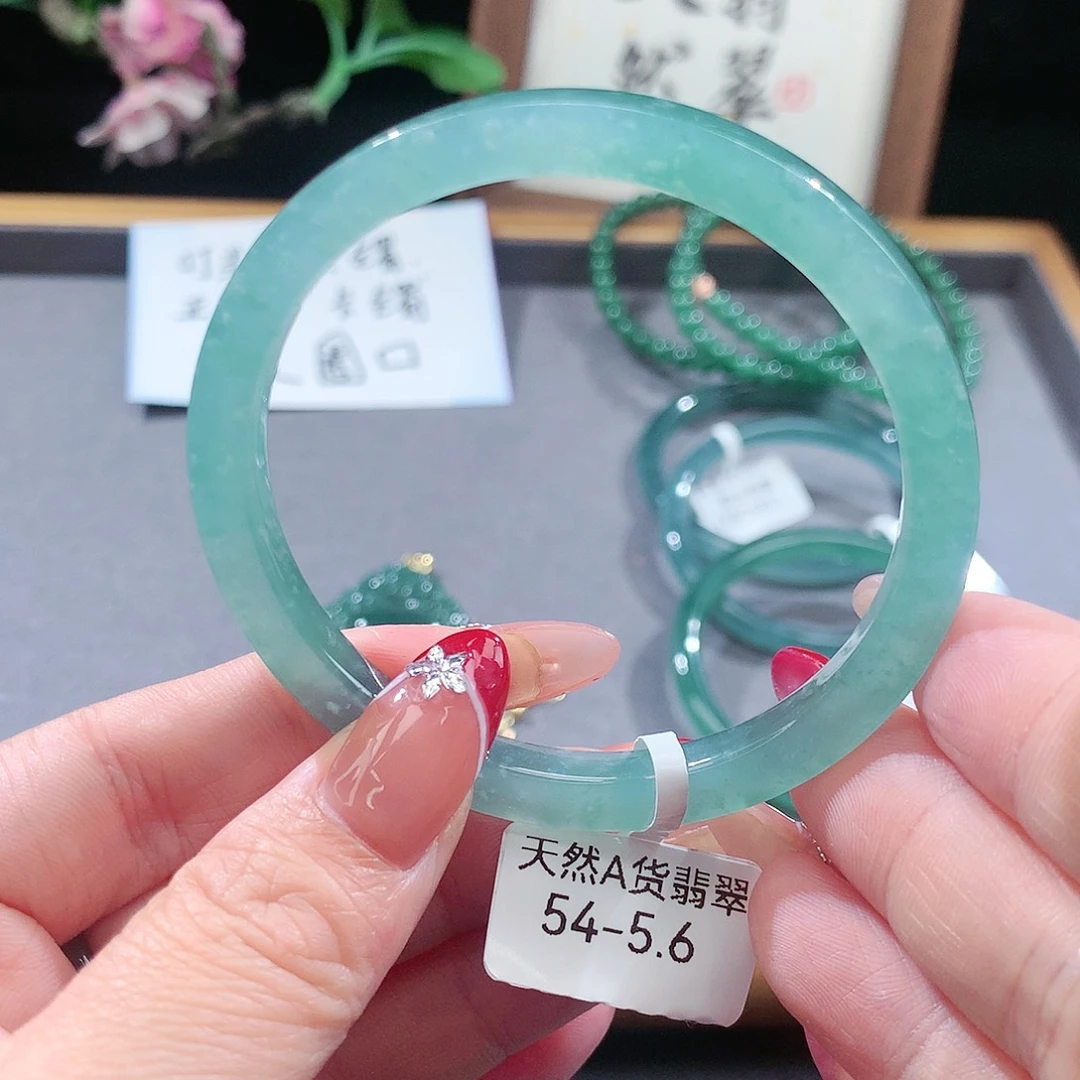 翡翠手镯（圆镯）未镶嵌