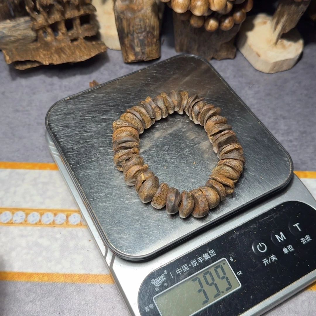 等***来木白棋留疤随形手串39.9克