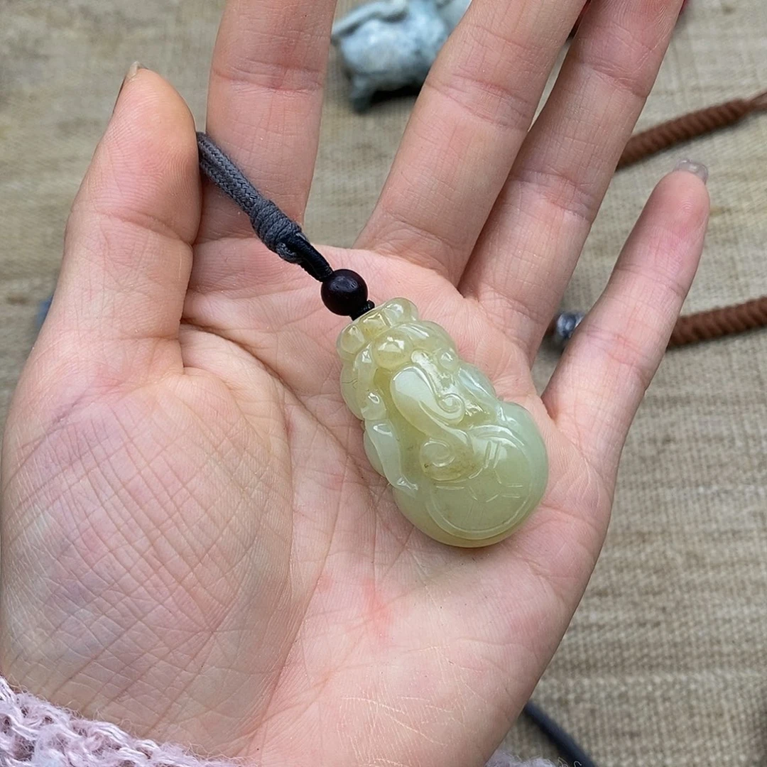 和田玉颈饰未镶嵌椰*?