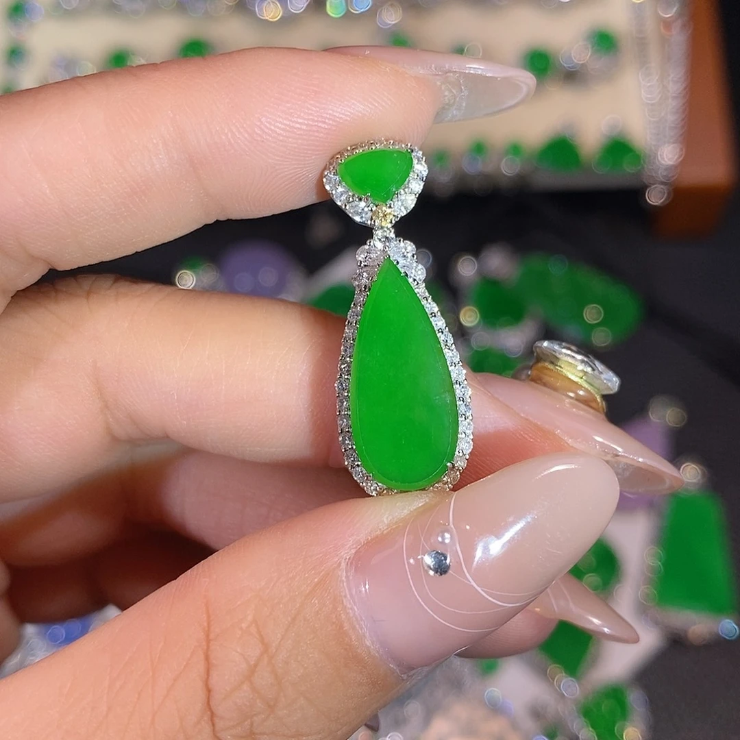 翡翠18K金镶嵌吊坠(不含链)水滴吊坠