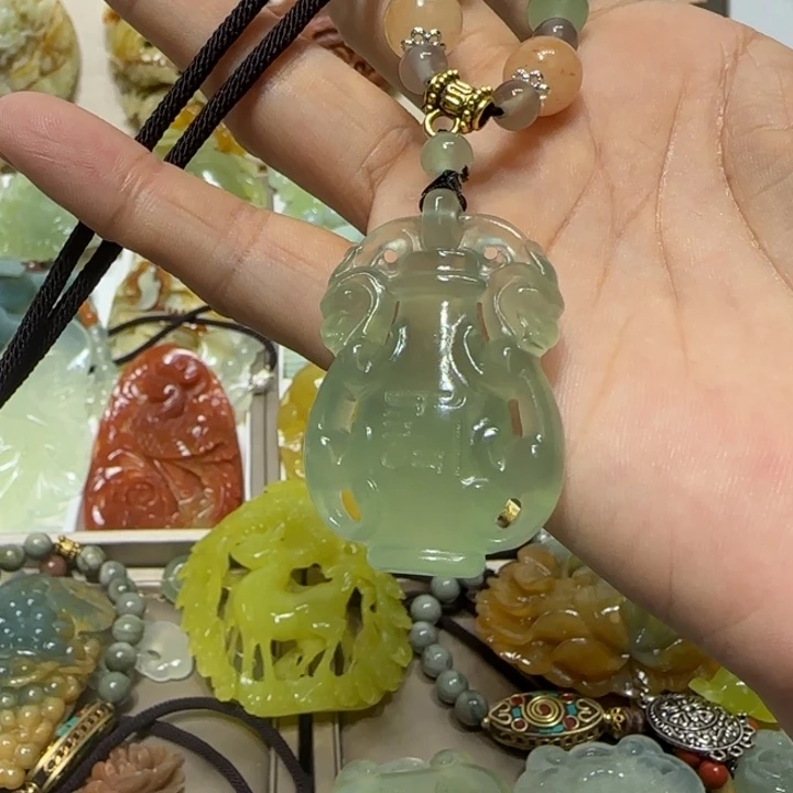 蛇纹石玉吊坠未镶嵌