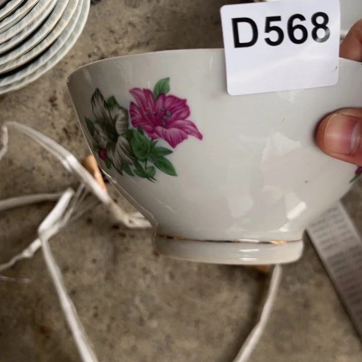 爱***生八九十年代高岭土盘碗碟有矿点有轻微瑕疵