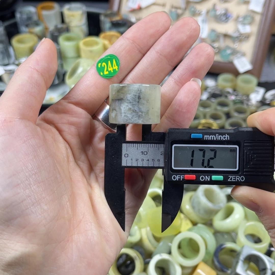 蛇纹石玉未镶嵌戒指